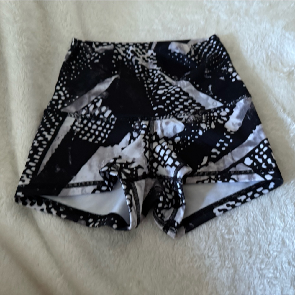 Lululemon Black and White Patterned Women's Shorts
